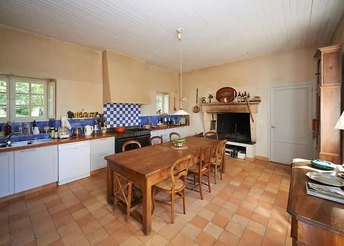 Вилла Chateau De Birot